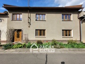 Prodej prostorného rodinného domu ve Velkém Týnci s více bytovými jednotkami, cena 4500000 CZK / objekt, nabízí 