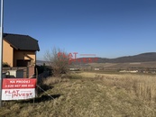 Prodej velkého stavebního pozemku o výměře 1 880 m2 v obci Bavoryně, okres Beroun, cena 8300000 CZK / objekt, nabízí FLAT INVEST & Reality