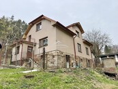 Pronájem rodinného domu 4+1 v klidné obci Simtany u Pohledu, cena 15000 CZK / objekt, nabízí Reality Vysočina s.r.o.