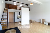 Doporučujeme prodej slunného mezonetového bytu 1+kk s otevřenou galerií a balkonem, 57,35m2 + balkon 1,96m2, Šestajovice, ul. Komenského, cena 4890000 CZK / objekt, nabízí Svoboda bydlení s.r.o.