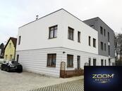 Pronájem pěkného bytu s předzahrádkou, Praha Uhříněves., cena 11000 CZK / objekt / měsíc, nabízí ZOOM Reality, s. r. o.