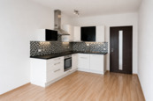 Pronájem moderního bytu 2+kk, 43 m2 s krásným výhledem Rezidence Eliška, Praha 9, cena 23930 CZK / objekt / měsíc, nabízí Jana Rušidi, realitní makléřka
