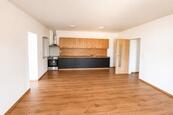Pronájem prostorného bytu 2+kk, 70 m², Křesetice, cena 13500 CZK / objekt / měsíc, nabízí 
