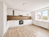 Pronájem nadstandardně prostorného bytu 5+1, 130 m², centrum Peček, cena 24500 CZK / objekt / měsíc, nabízí 