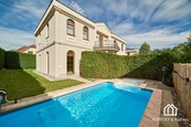 Luxusní vila k pronájmu v prestižní rezidenci Villas Šárka - Praha 6, Nebušice, cena 110000 CZK / objekt / měsíc, nabízí