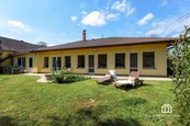 Prodej bungalovu 5+kk se soukromou zahradou, garáží a kanceláří, Sluhy u Prahy, cena 13990000 CZK / objekt, nabízí KOPECKÝ RealEstate & Partners