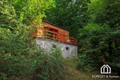 Prodej chaty č. p. 495 po rekonstrukci, vlastní pozemek a pronajatá zahrada 390 m2, cena 2000000 CZK / objekt, nabízí KOPECKÝ RealEstate & Partners