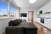 Světlý byt 2+1 s výhledem do přírody a prostorným sklepem na Barrandově, cena 7390000 CZK / objekt, nabízí 